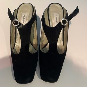 BLK SUEDE EVE SHOES.TIMELESS,SIMPLE, HIGH STYLE